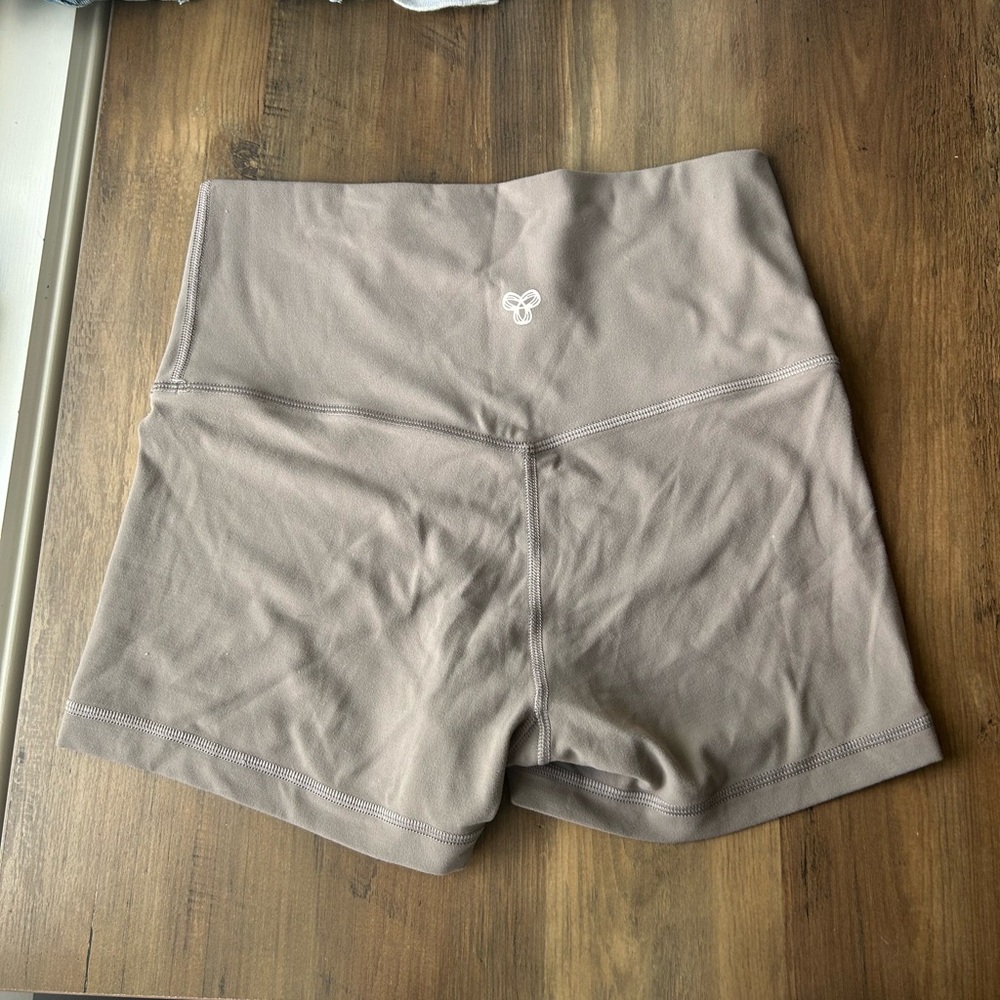 Aritzia tnabutter bike shorts